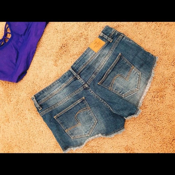 Bootiful babe - Picture 2 of 4